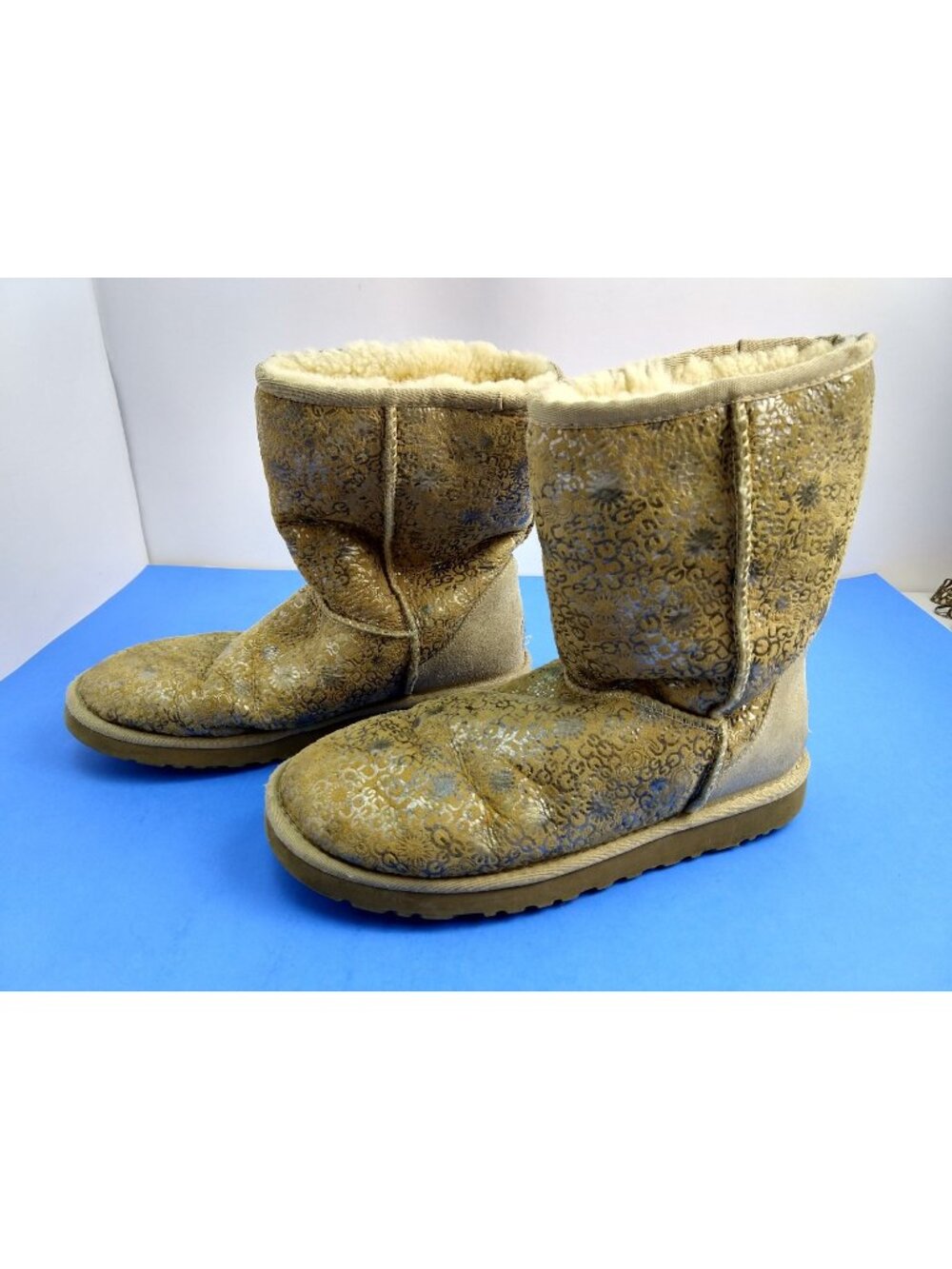 Womens Ugg Australia Leather Sheepskin Lined Winter Boots y2k Logo Size 8 Wide